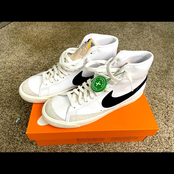 white nike trailblazers